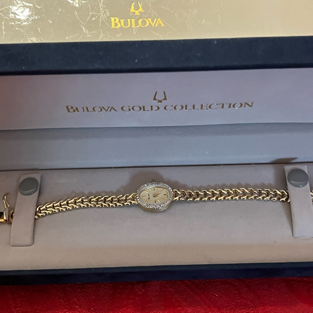 Bulova 14k and diamonds Signature Collection watch. Perfect condition. Vintage.